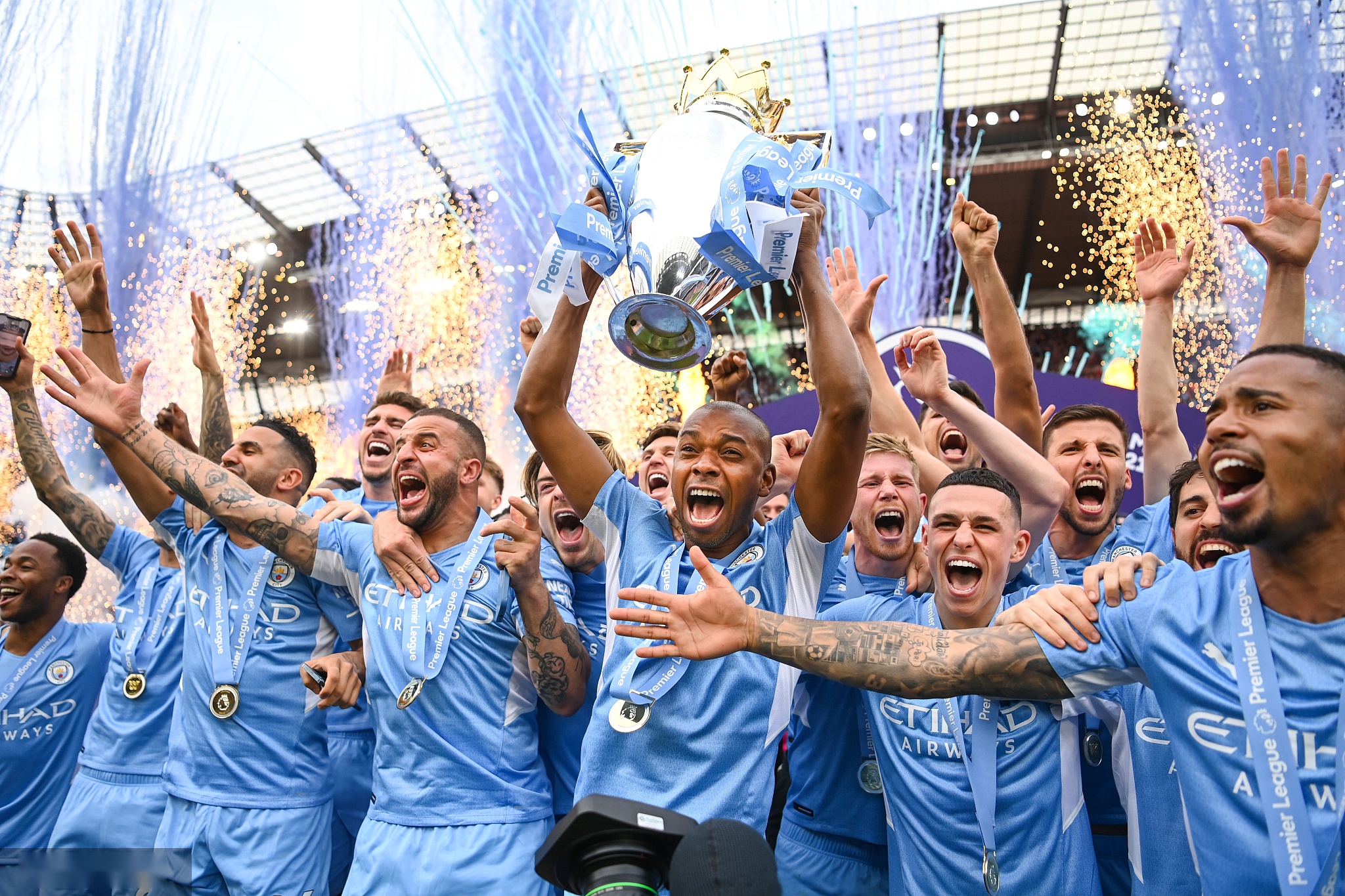 联手为球队 联手为球队